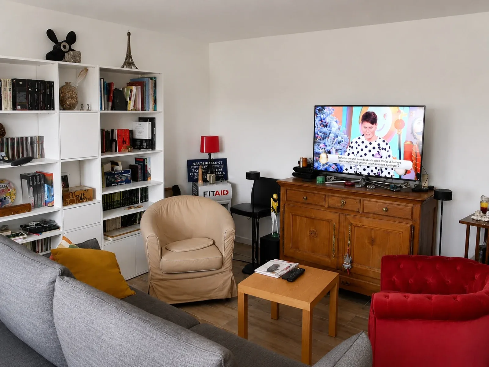 Appartement renove avec salon et bibliotheque