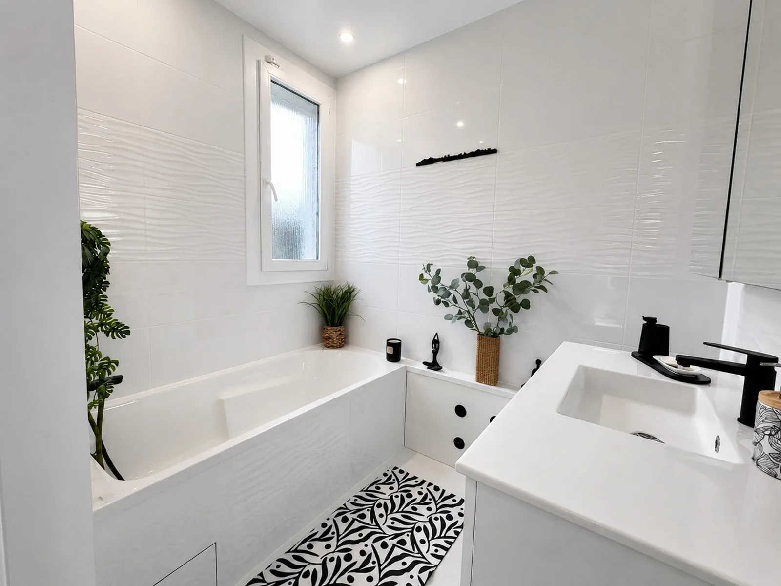 Salle de bain moderne avec douche italienne